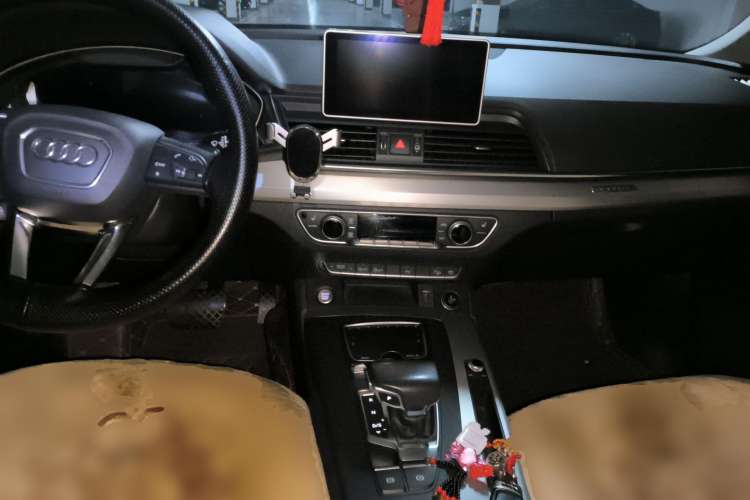 Used Audi Q5L 2018 40 TFSI Prestige Fashion Edition China V Center Console