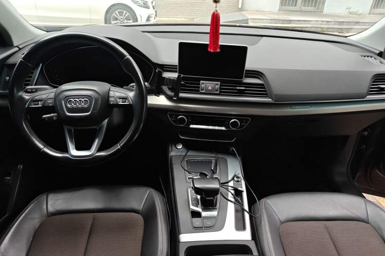 Used Audi Q5L 2018 40 TFSI Prestige Fashion Edition China VI Center Console