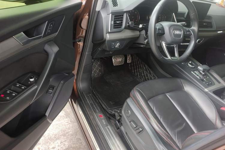 Used Audi Q5L 2018 40 TFSI Prestige Edition China VI Emission Standard Driver Seat