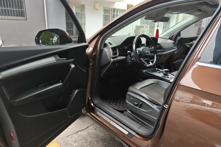 Used Audi Q5L 2018 40 TFSI Prestige Fashion Edition China VI Driver Seat