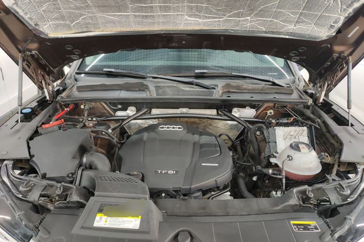 Used Audi Q5L 2018 45 TFSI Prestige Fashion Edition China V Emission Standard Engine Bay