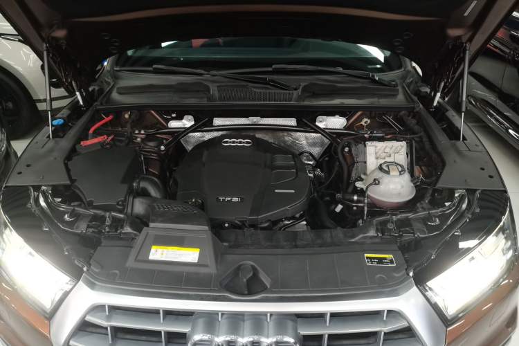 Used Audi Q5L 2018 45 TFSI Prestige Fashion Edition China V Emission Standard Engine Bay