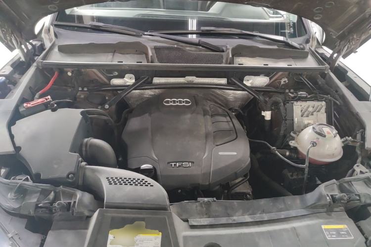 Used Audi Q5L 2018 45 TFSI Prestige Fashion Edition China V Emission Standard Engine Bay