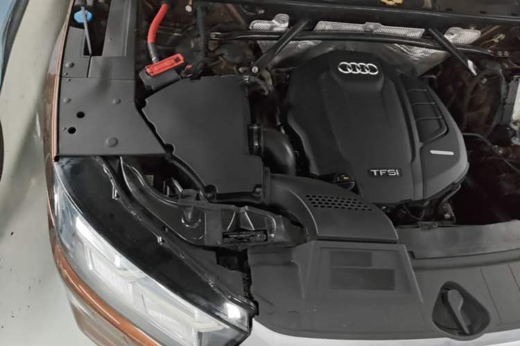 Used Audi Q5L 2018 45 TFSI Prestige Fashion Edition China VI Emission Standard Engine Bay Right