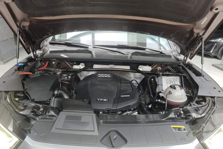 Used Audi Q5L 2018 45 TFSI Prestige Fashion Edition China V Emission Standard Engine Bay