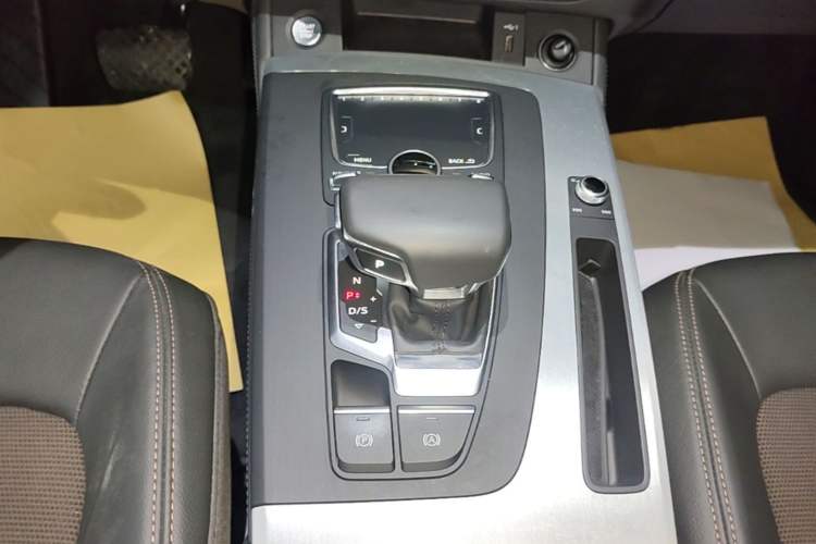 Used Audi Q5L 2018 40 TFSI Prestige Fashion Edition China V Gear Lever