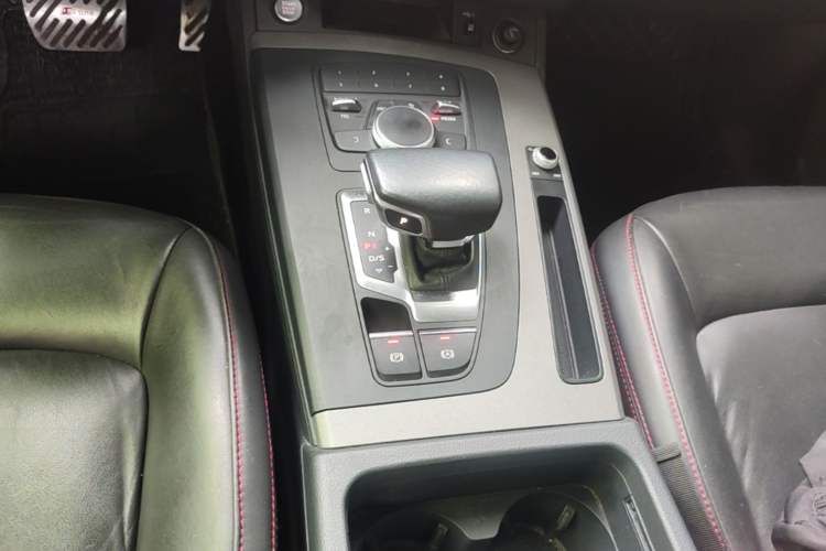 Used Audi Q5L 2018 40 TFSI Prestige Edition China VI Emission Standard Gear Lever