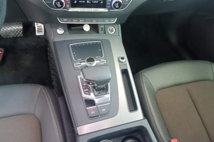 Used Audi Q5L 2018 45 TFSI Prestige Fashion Edition China V Emission Standard Gear Lever