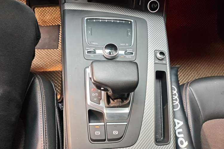 Used Audi Q5L 2018 45 TFSI Prestige Fashion Edition China V Emission Standard Gear Lever