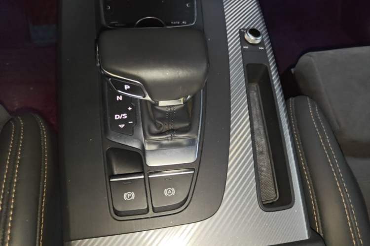 Used Audi Q5L 2018 45 TFSI Prestige Fashion Edition China VI Emission Standard Gear Lever