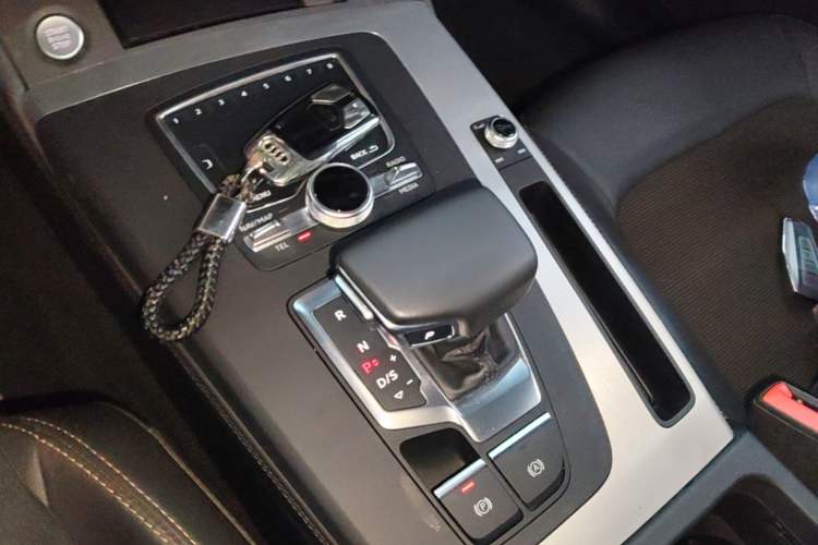 Used Audi Q5L 2018 40 TFSI Prestige Fashion Edition China V Gear Lever