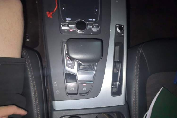 Used Audi Q5L 2018 40 TFSI Prestige Fashion Edition China V Gear Lever