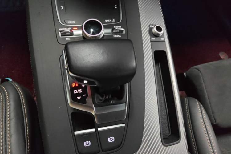 Used Audi Q5L 2018 45 TFSI Prestige Fashion Edition China VI Emission Standard Gear Lever