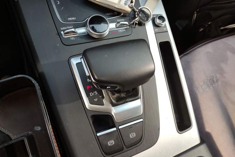 Used Audi Q5L 2018 40 TFSI Prestige Fashion Edition China V Gear Lever