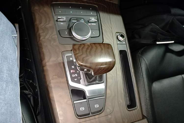 Used Audi Q5L 2018 40 TFSI Prestige Edition China V Gear Lever