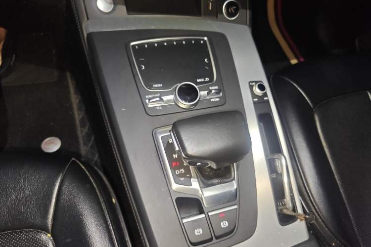 Used Audi Q5L 2018 40 TFSI Prestige Fashion Edition China V Gear Lever