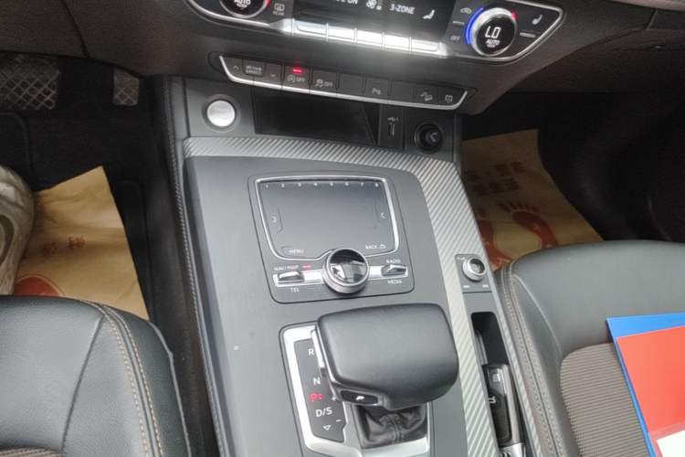 Used Audi Q5L 2018 45 TFSI Prestige Fashion Edition China V Emission Standard Gear Lever