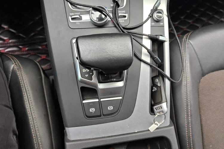 Used Audi Q5L 2018 40 TFSI Prestige Fashion Edition China VI Gear Lever