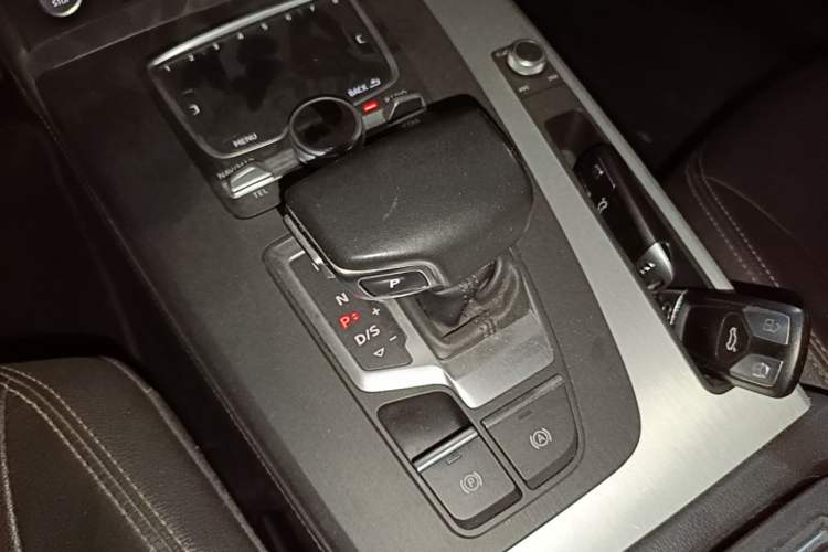 Used Audi Q5L 2018 40 TFSI Prestige Fashion Edition China V Gear Lever