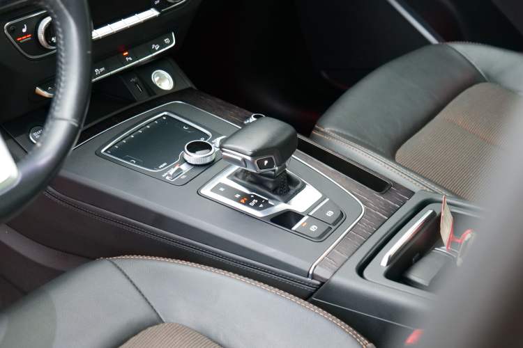 Used Audi Q5L 2018 40 TFSI Prestige Fashion Edition China V Interior 7