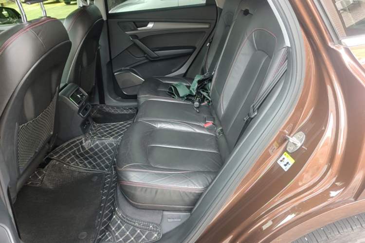 Used Audi Q5L 2018 40 TFSI Prestige Edition China VI Emission Standard Left Rear Seat
