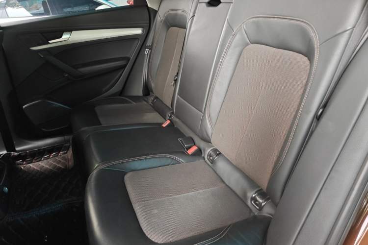 Used Audi Q5L 2018 40 TFSI Prestige Fashion Edition China VI Left Rear Seat