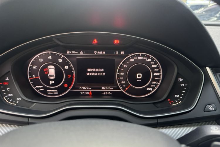 Used Audi Q5L 2018 45 TFSI Prestige Fashion Edition China V Emission Standard Odometer Close Up
