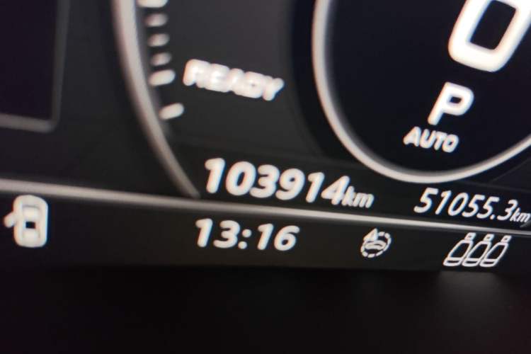Used Audi Q5L 2018 45 TFSI Prestige Fashion Edition China VI Emission Standard Odometer Close Up