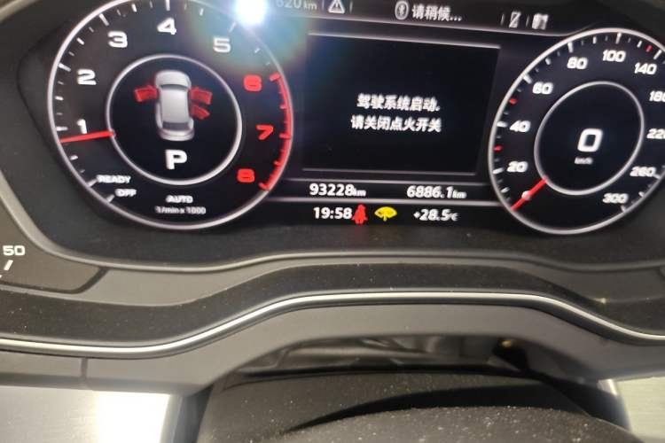 Used Audi Q5L 2018 40 TFSI Prestige Fashion Edition China V Odometer Close Up