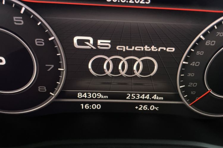 Used Audi Q5L 2018 45 TFSI Prestige Fashion Edition China V Emission Standard Odometer Close Up
