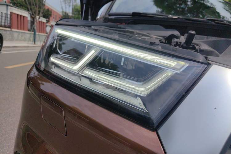 Used Audi Q5L 2018 45 TFSI Prestige Fashion Edition China V Emission Standard Right Front Headlight