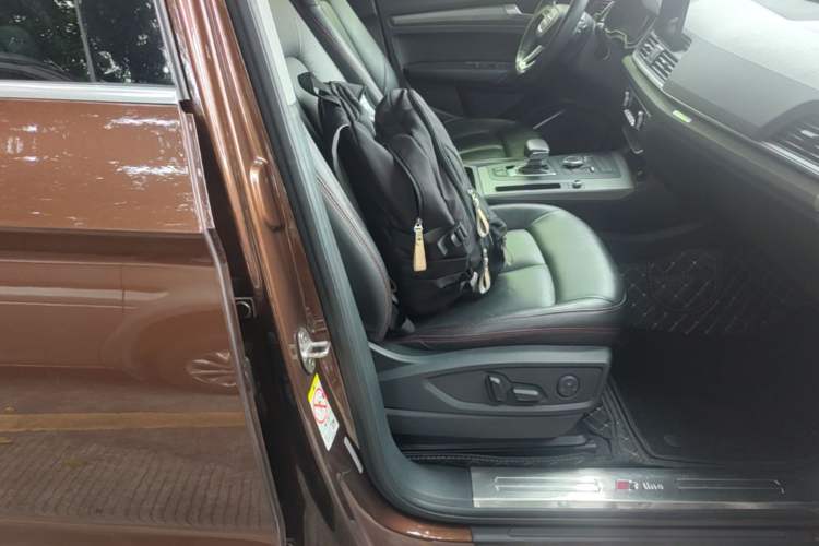 Used Audi Q5L 2018 40 TFSI Prestige Edition China VI Emission Standard Right Front Seat