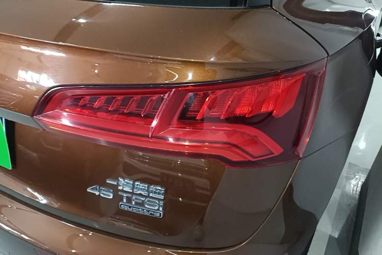 Used Audi Q5L 2018 45 TFSI Prestige Fashion Edition China V Emission Standard Right Rear Taillight
