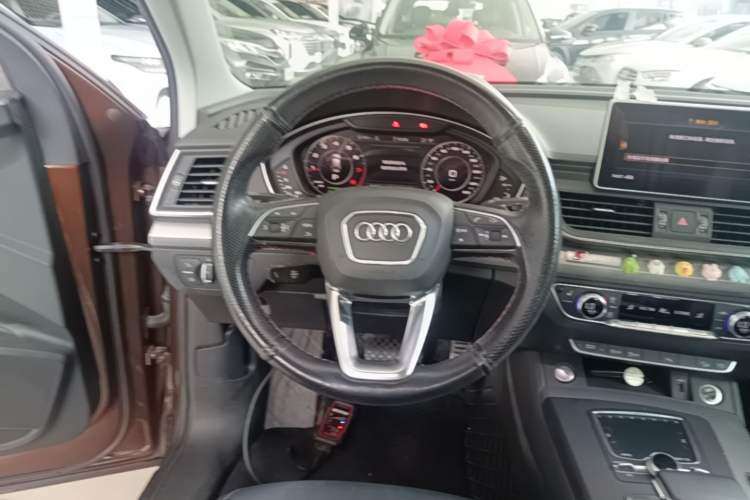 Used Audi Q5L 2018 45 TFSI Prestige Fashion Edition China V Emission Standard Steering Wheel