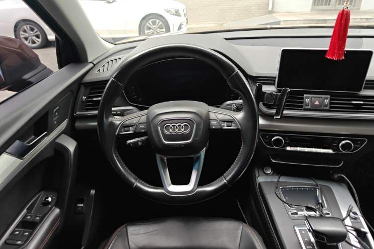 Used Audi Q5L 2018 40 TFSI Prestige Fashion Edition China VI Steering Wheel