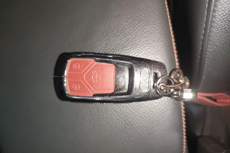 Used Audi Q5L 2018 45 TFSI Prestige Fashion Edition China V Emission Standard Vehicle Key