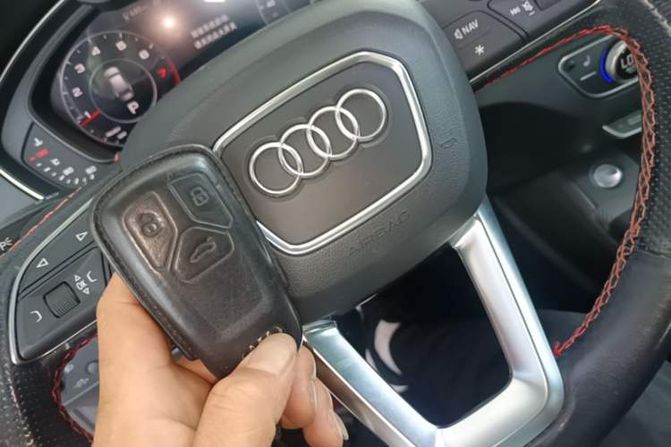 Used Audi Q5L 2018 45 TFSI Prestige Fashion Edition China V Emission Standard Vehicle Key
