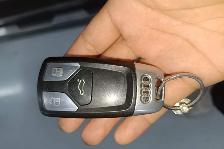 Used Audi Q5L 2018 45 TFSI Prestige Fashion Edition China V Emission Standard Vehicle Key