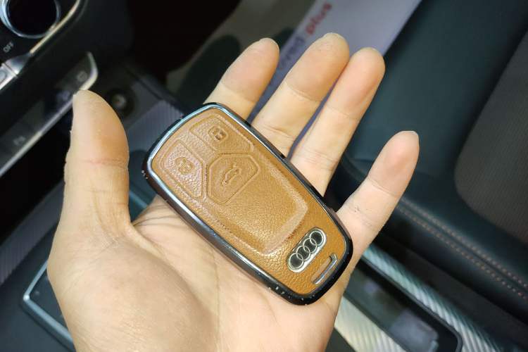 Used Audi Q5L 2018 45 TFSI Prestige Fashion Edition China V Emission Standard Vehicle Key