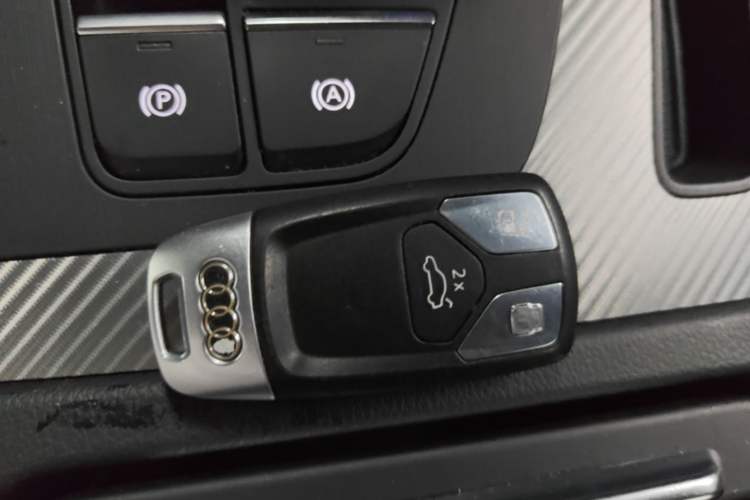 Used Audi Q5L 2018 45 TFSI Prestige Fashion Edition China VI Emission Standard Vehicle Key