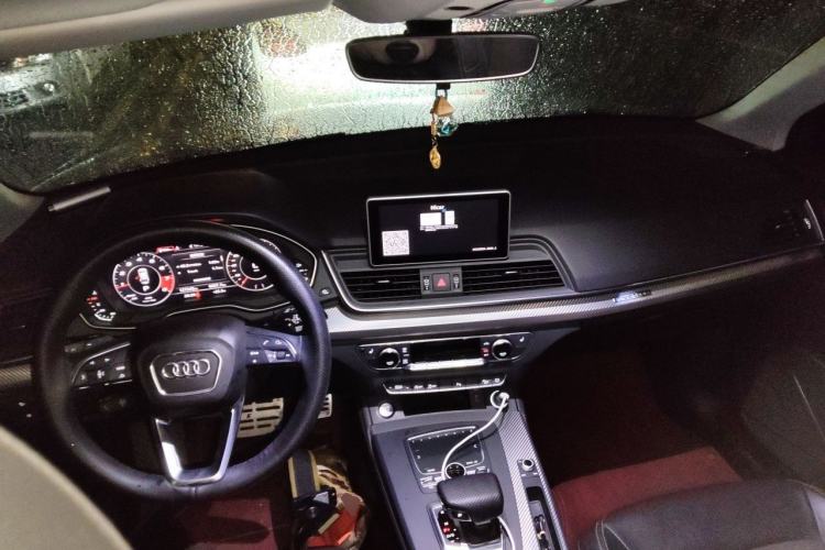 Used Audi Q5L 2018 45 TFSI Prestige Fashion Edition China V Emission Standard Center Console