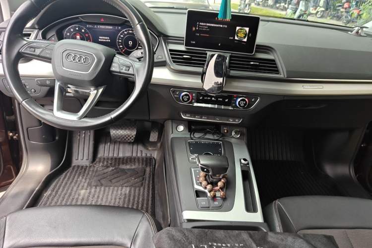 Used Audi Q5L 2018 40 TFSI Prestige Fashion Edition China V Center Console