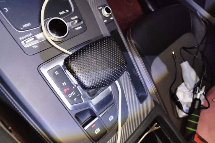 Used Audi Q5L 2018 45 TFSI Prestige Fashion Edition China V Emission Standard Gear Lever