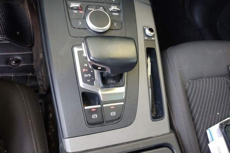 Used Audi Q5L 2018 40 TFSI Prestige Edition China V Gear Lever