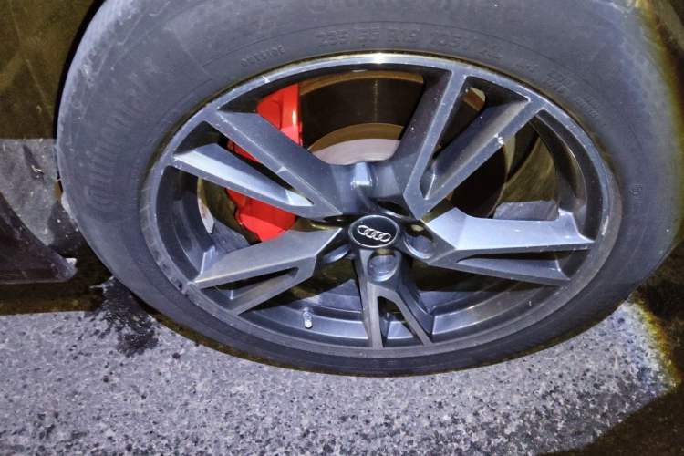 Used Audi Q5L 2018 45 TFSI Prestige Fashion Edition China V Emission Standard Right Front Wheel Hub
