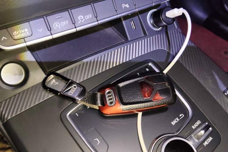Used Audi Q5L 2018 45 TFSI Prestige Fashion Edition China V Emission Standard Vehicle Key