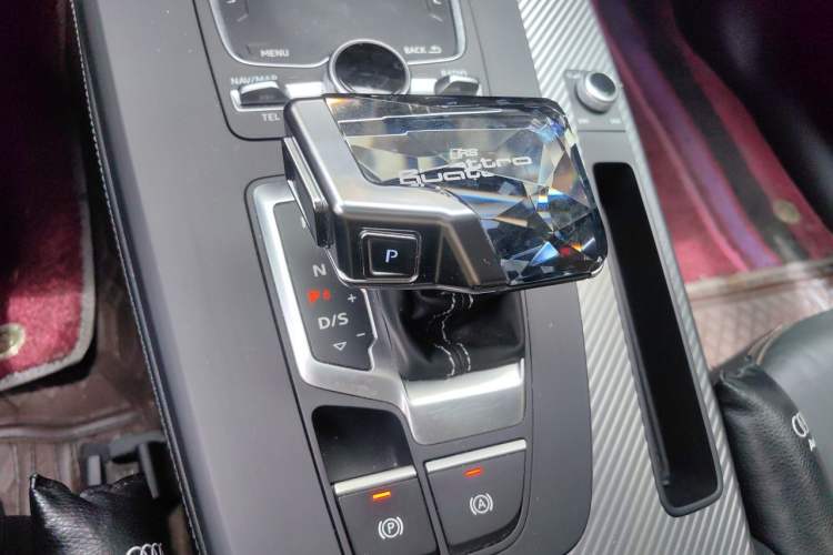 Used Audi Q5L 2018 45 TFSI Prestige Fashion Edition China V Emission Standard Gear Lever