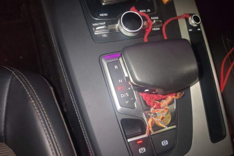 Used Audi Q5L 2018 40 TFSI Prestige Fashion Edition China VI Gear Lever