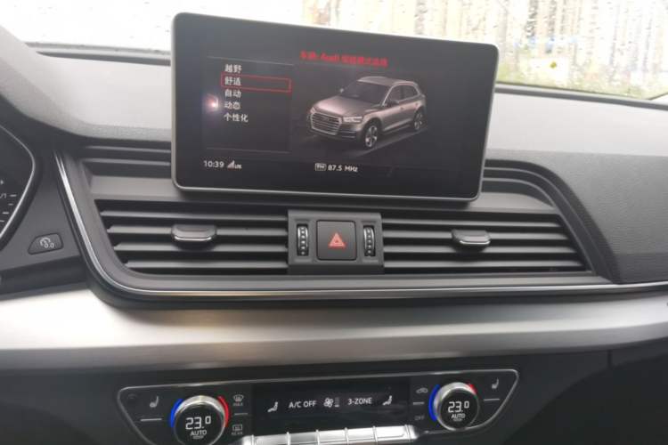 Used Audi Q5L 2018 40 TFSI Prestige Fashion Edition China VI Audio And AC Panel