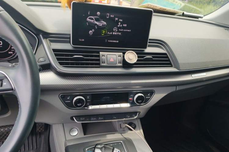 Used Audi Q5L 2018 45 TFSI Prestige Fashion Edition China V Emission Standard Audio And AC Panel